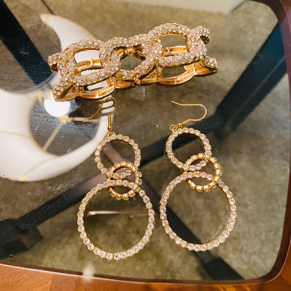 Beautiful Rhinestone Earring and Bracelet Set